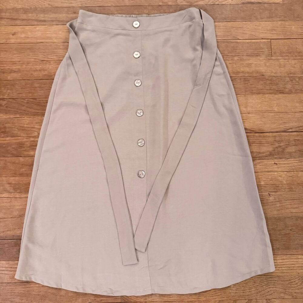 Soho tan button front tie waist a-line maxi skirt size medium M
b54